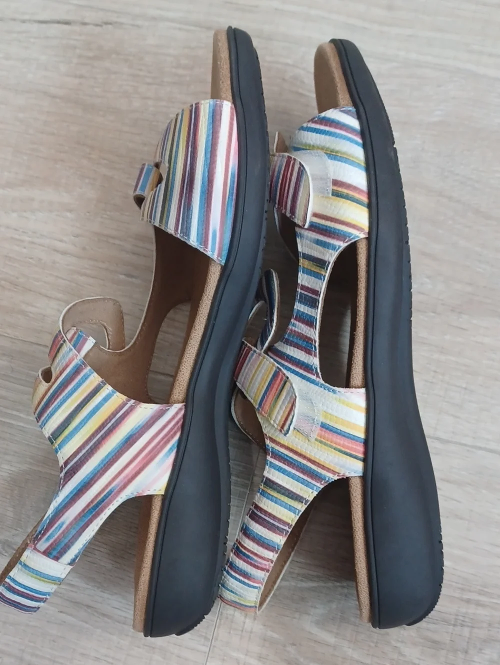 Size 9W Trotters women's striped sandals.  Adjustable Velcro straps. Katarina